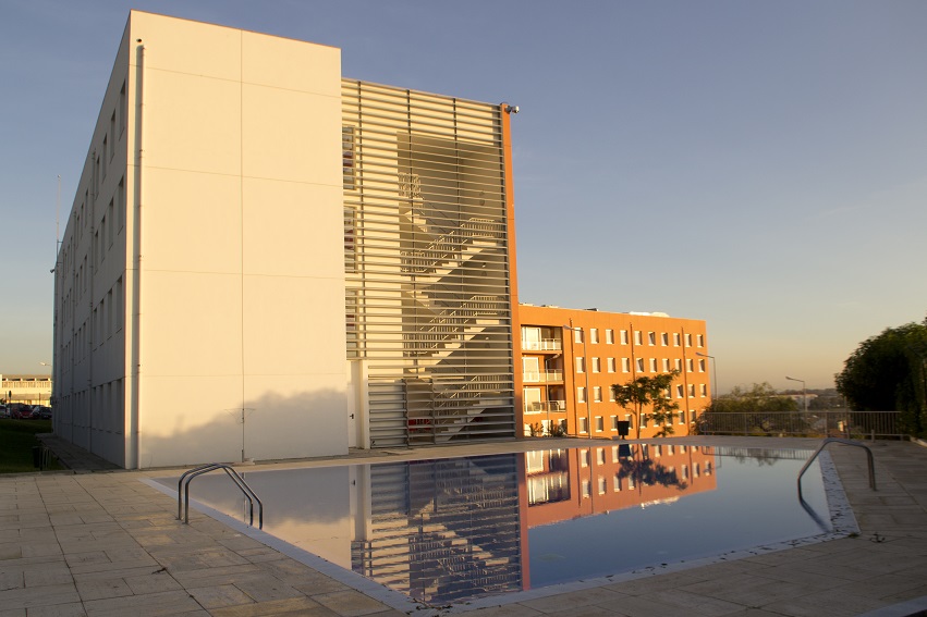 46 Edifcio e piscina